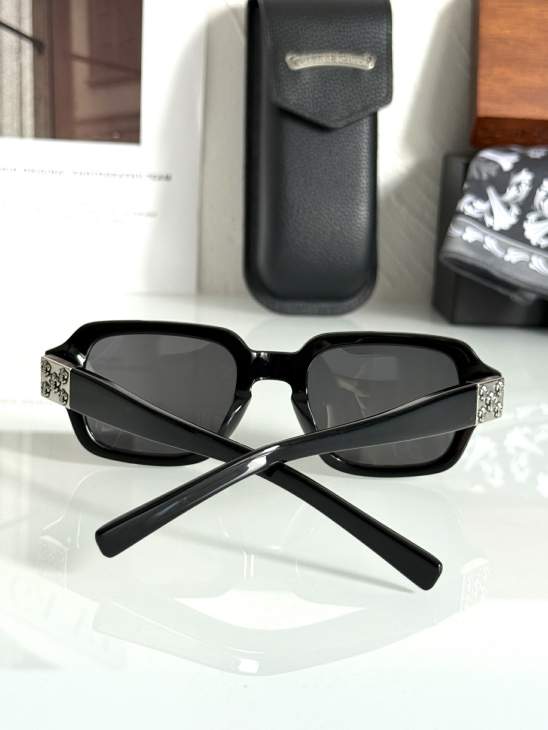 Picture of Chrome Hearts Sunglasses _SKUfw73585628fw